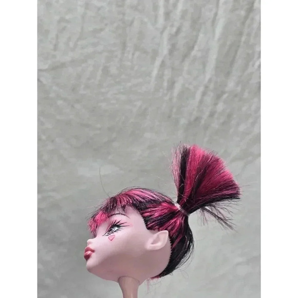Monster High Dead Tired DRACULAURA Doll- Two Right Hands- Nude- READ - Picture 10 of 11